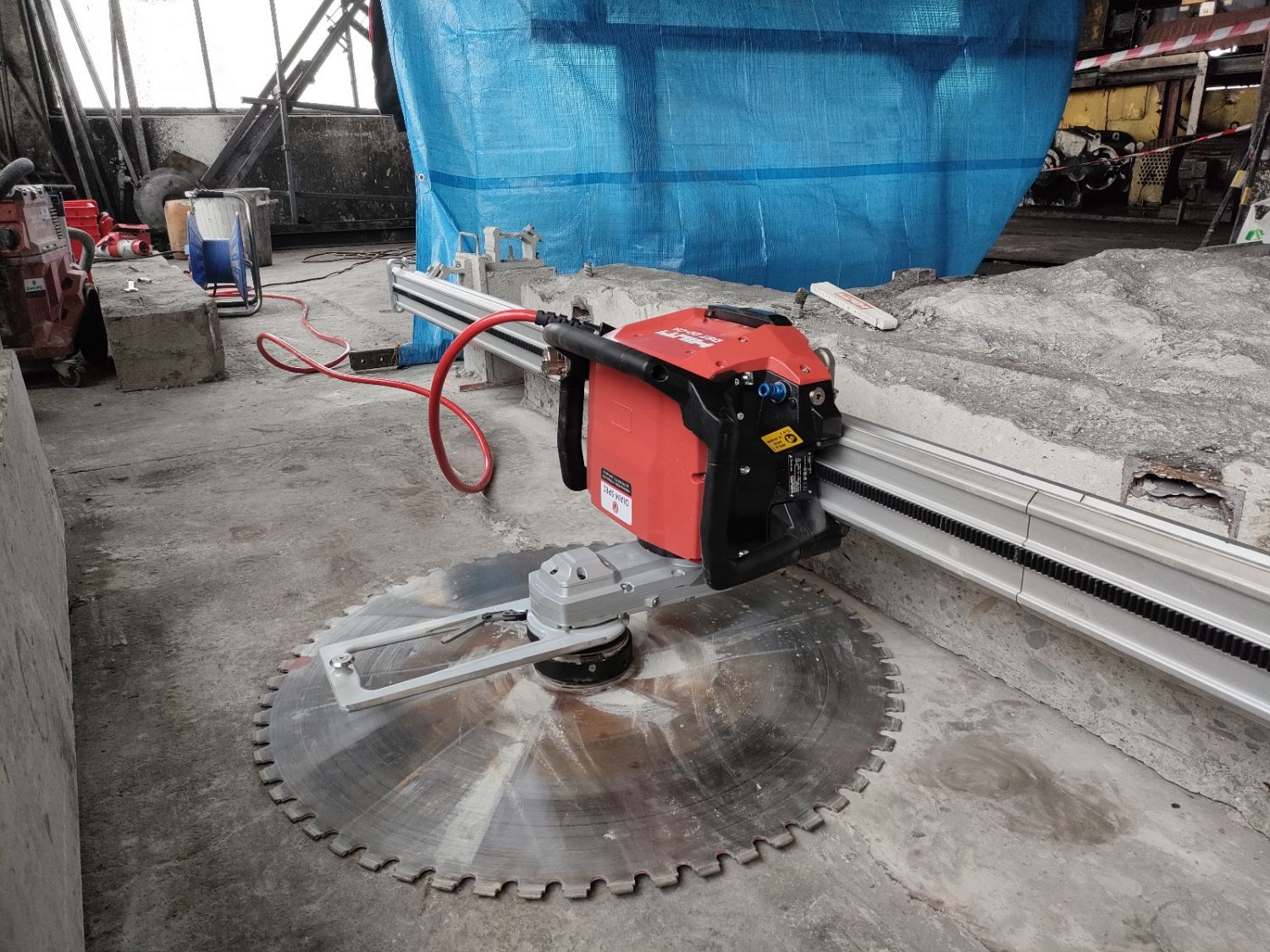 Nowoczesna technologia cięcia – szybkie i precyzyjne rozwiązanie dla budownictwa